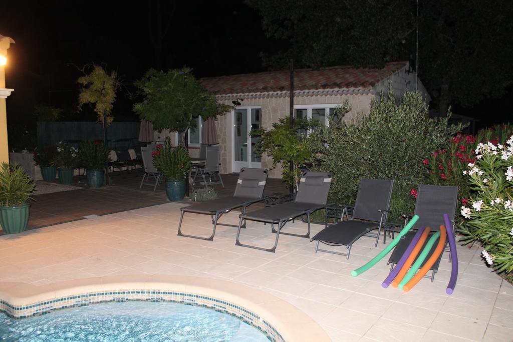 Villa Le bonheur au soleil Saint-Maximin Exterior foto